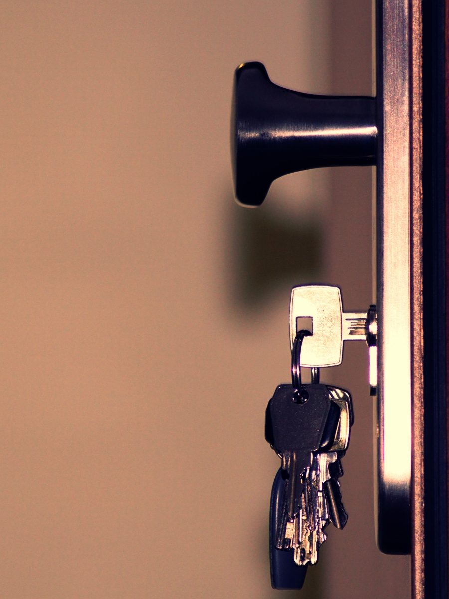 Comment changer une serrure de porte sans se tromper ?